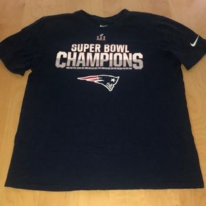 Men’s large patriots super bowl shirt